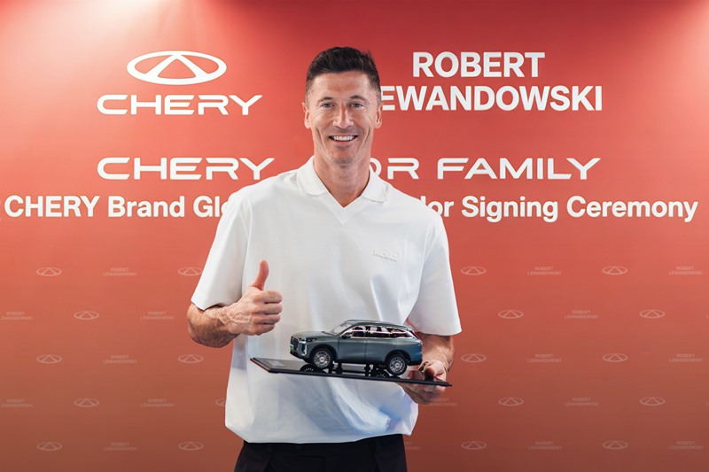 Dünyaca Ünlü Y�ld�z Futbolcu Robert Lewandowski Chery�nin Global Marka Elçisi Oldu!  